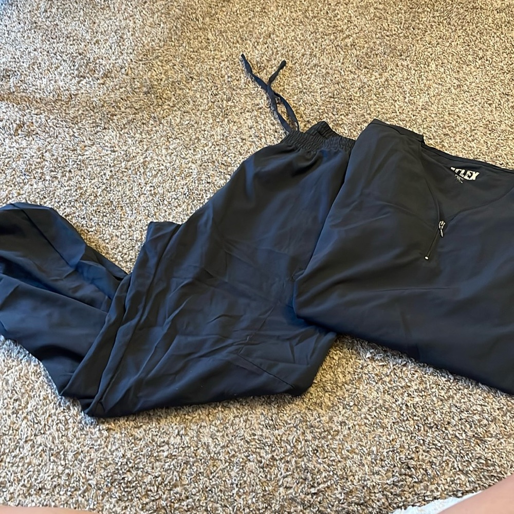 4Flex Scrub Top & Scrunch Bottom